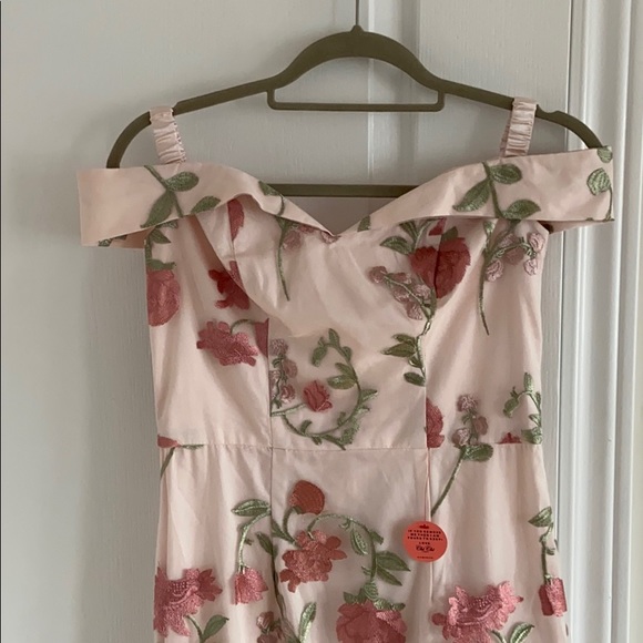 NWT Chi Chi London Floral Dress - Picture 4 of 10